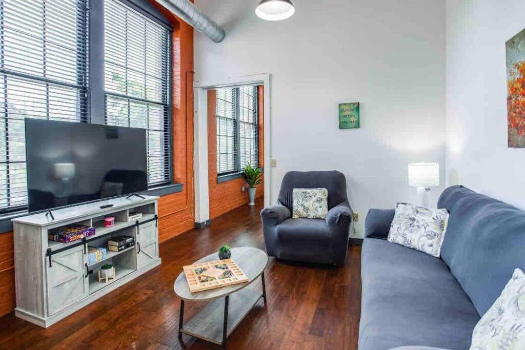 Appartamento Ny Style Centric Loft With King Bed By Park Av. Rochester Esterno foto