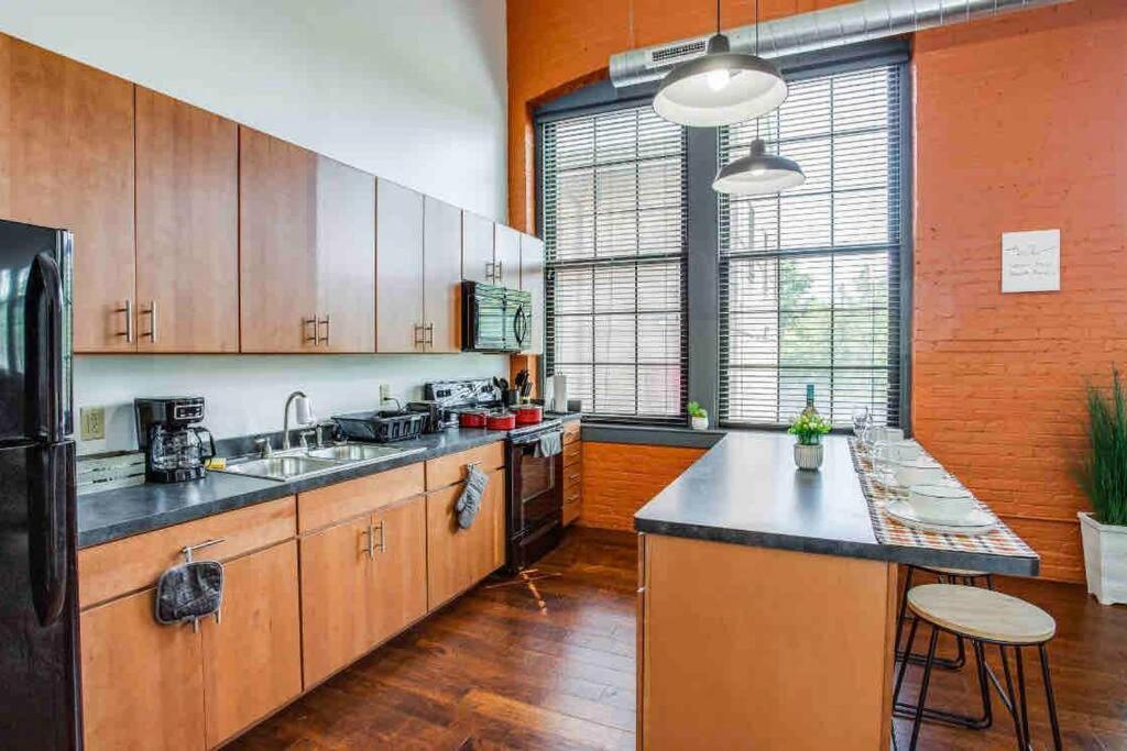 Appartamento Ny Style Centric Loft With King Bed By Park Av. Rochester Esterno foto
