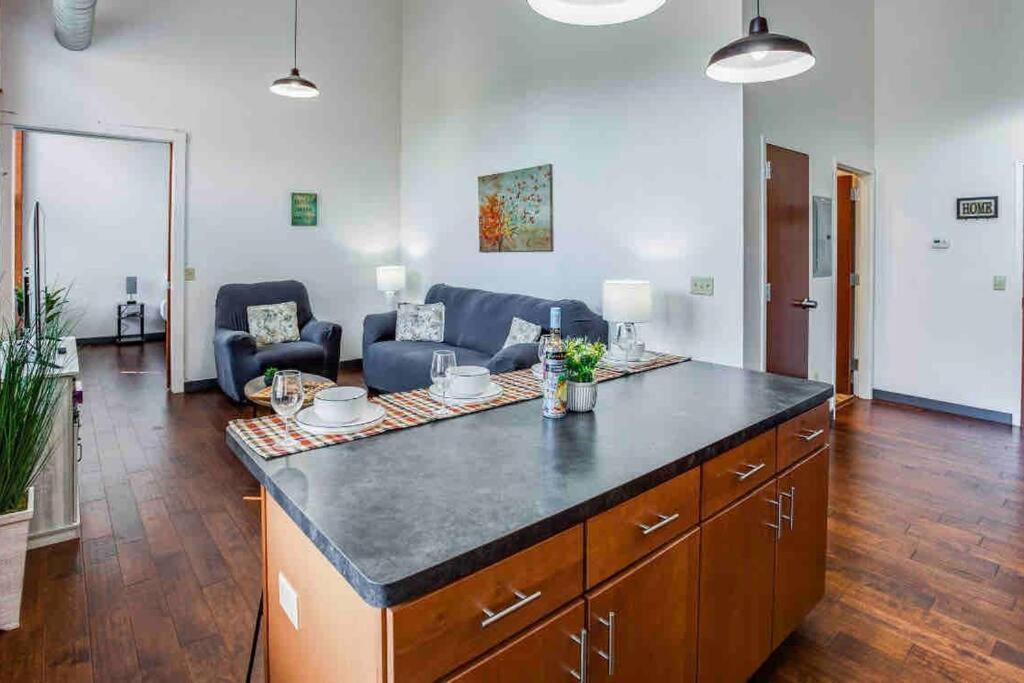 Appartamento Ny Style Centric Loft With King Bed By Park Av. Rochester Esterno foto
