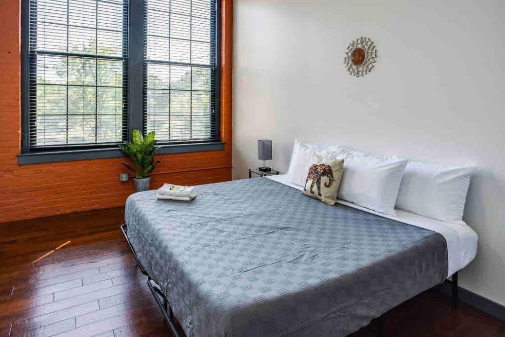 Appartamento Ny Style Centric Loft With King Bed By Park Av. Rochester Esterno foto